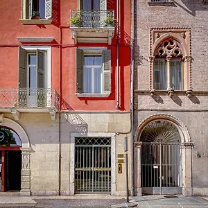 Tra Piazza Erbe E Piazza Bra Raffinata Maison Verona